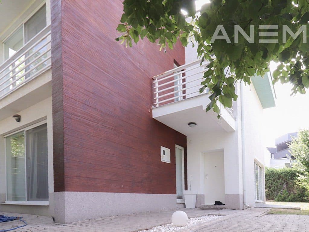 Shtëpi në shitje 174m² + 40m² bodrum në lagjen Marigona Residence 2