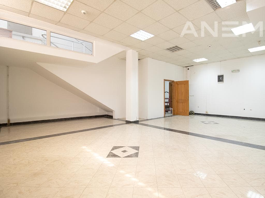 Zyre me qira 430m² në Qendër 3