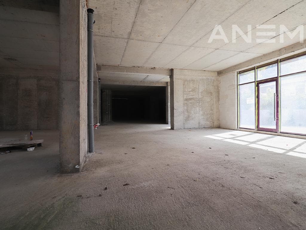 Lokal me qira 457m² në Lagjen e Muhaxherëve 3