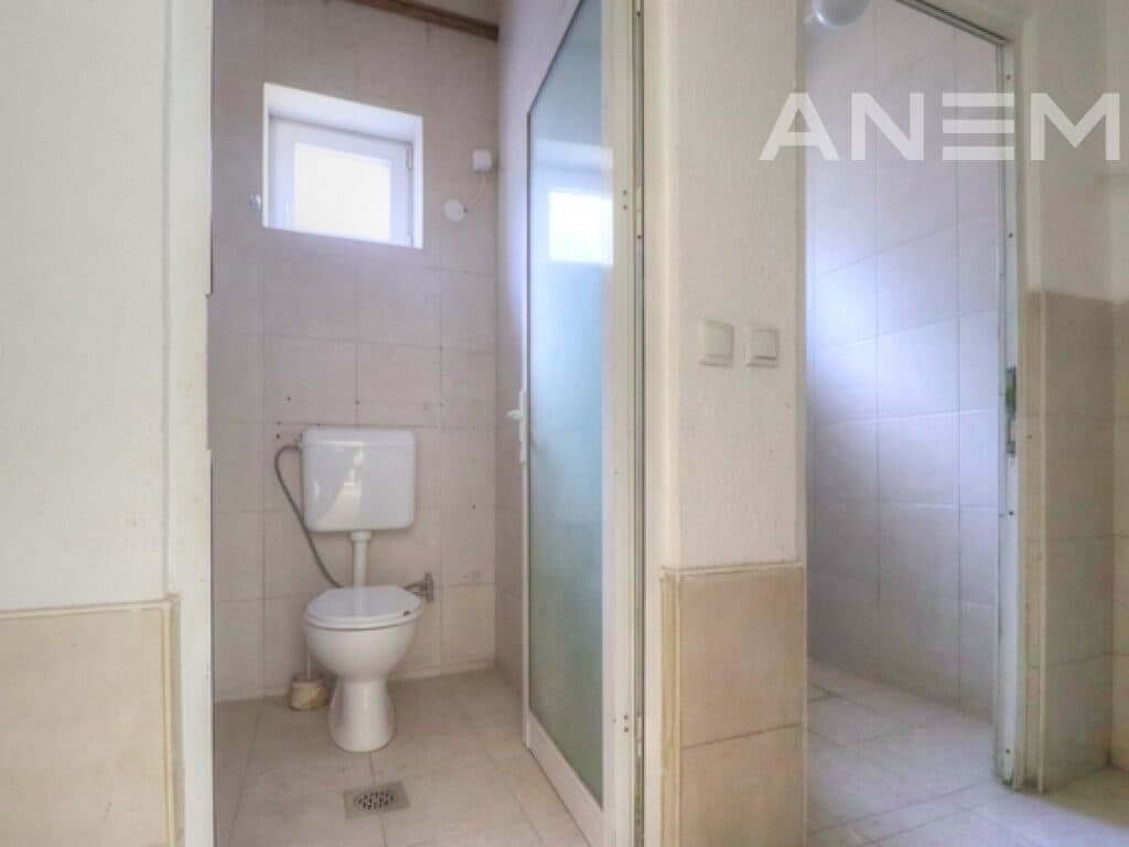 Zyre me qira 400m² në Fushë Kosovë