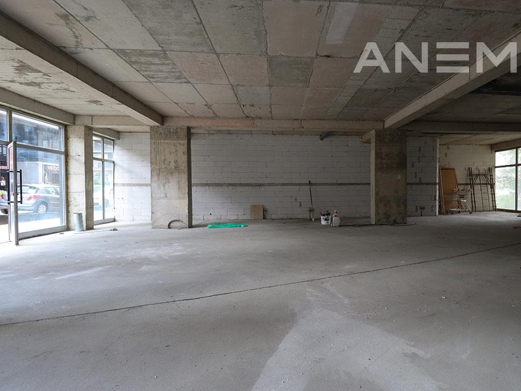 Lokal me qira 140m² + 98m² tarracë në lagjen Mati 1 2