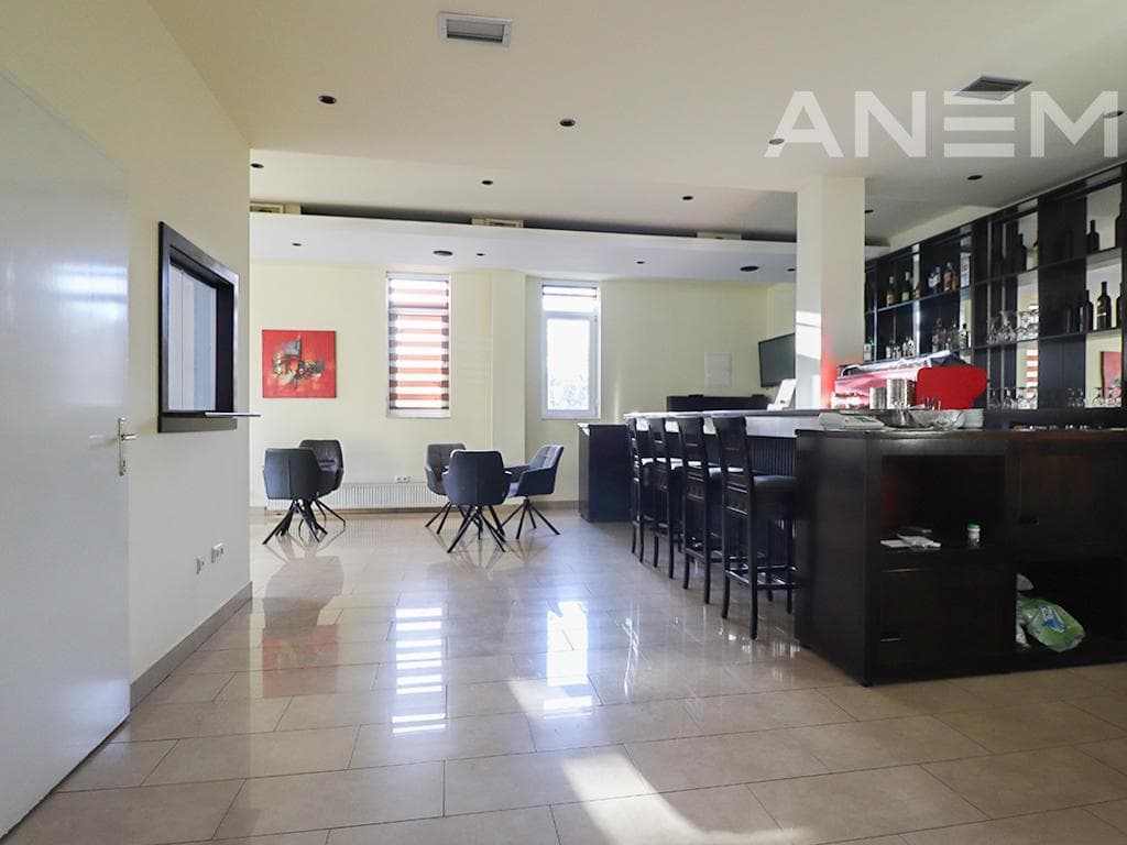 Hotel me qira 900m² në rrugën Shpëtim Robaj 4