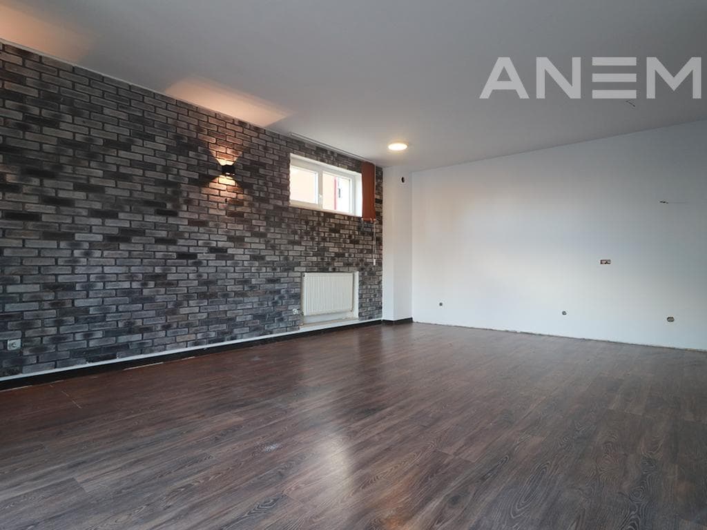 Zyre me qira me 4 hapësira pune në Rrugën C 2