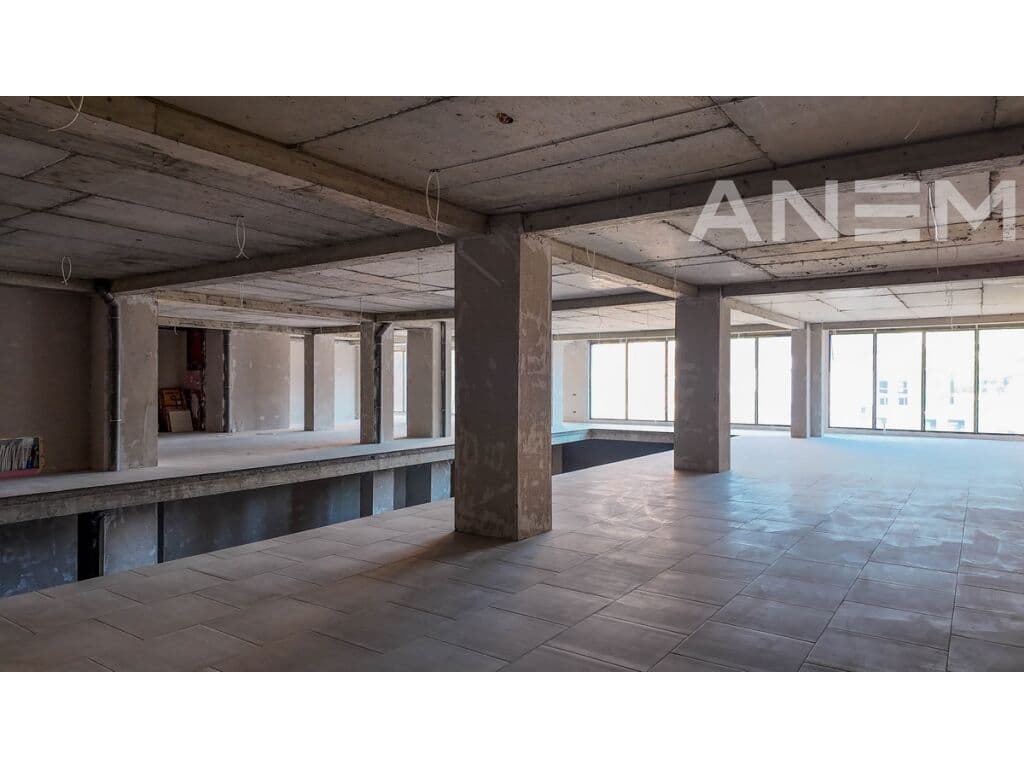 Lokal me qira 1087m² në lagjen Veternik 4