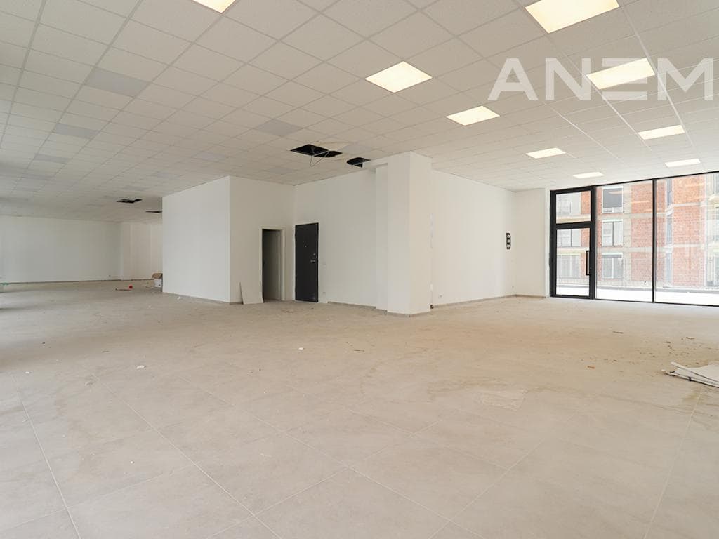 Lokal me qira 290m² në Veternik 4