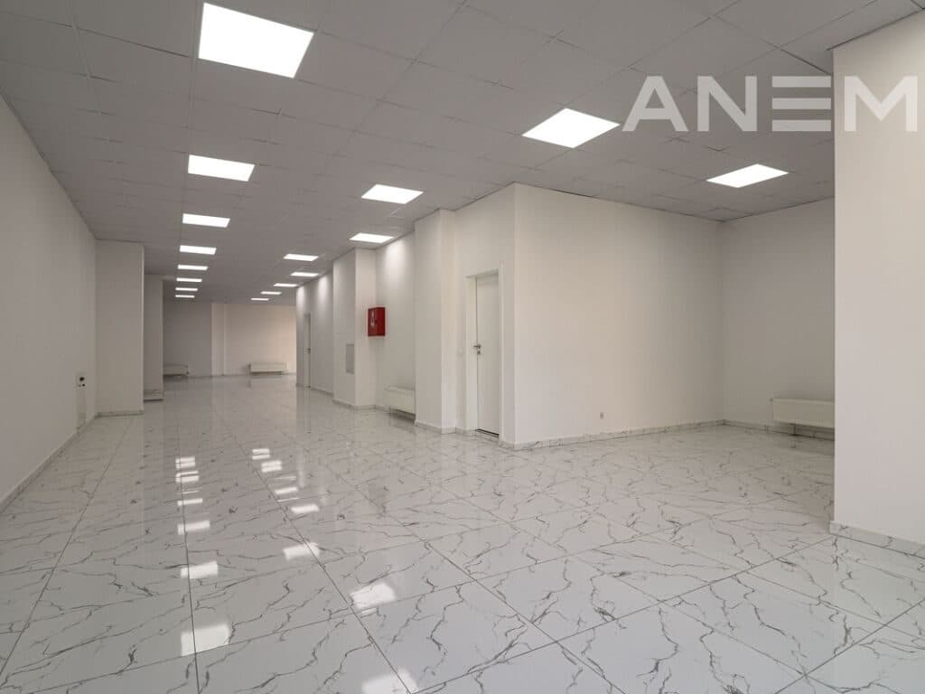 Zyre me qira me 3 hapësira pune në lagjen Tophane 2