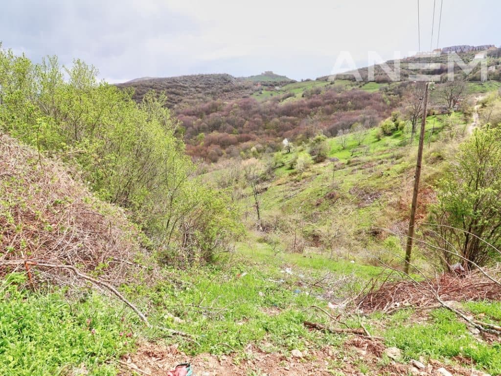 Tokë në shitje 2.8 ha në Novobërdë
