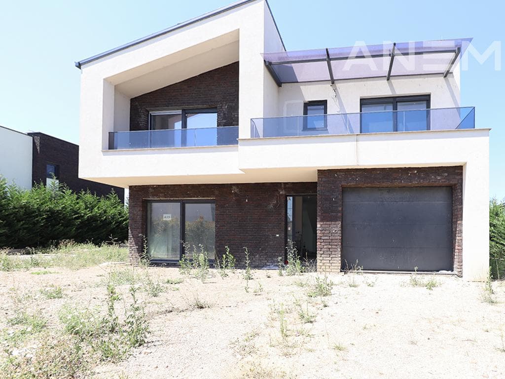 Shtëpi në shitje 354m² në Veternik