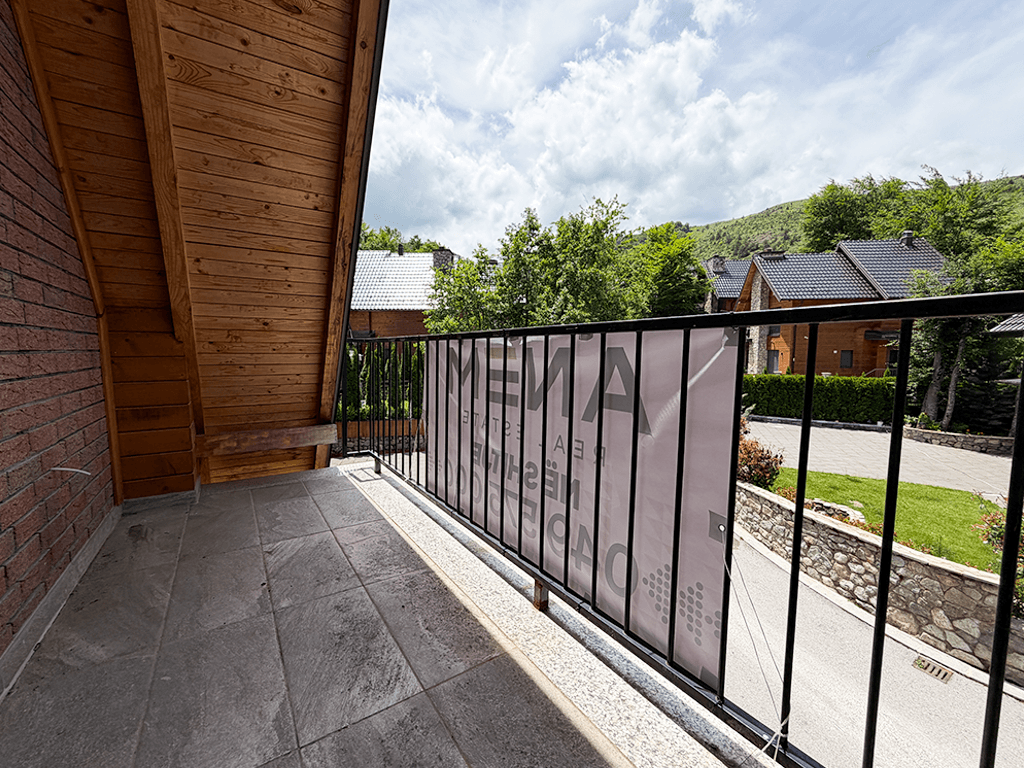 Vilë në shitje 177m² në Brezovicë