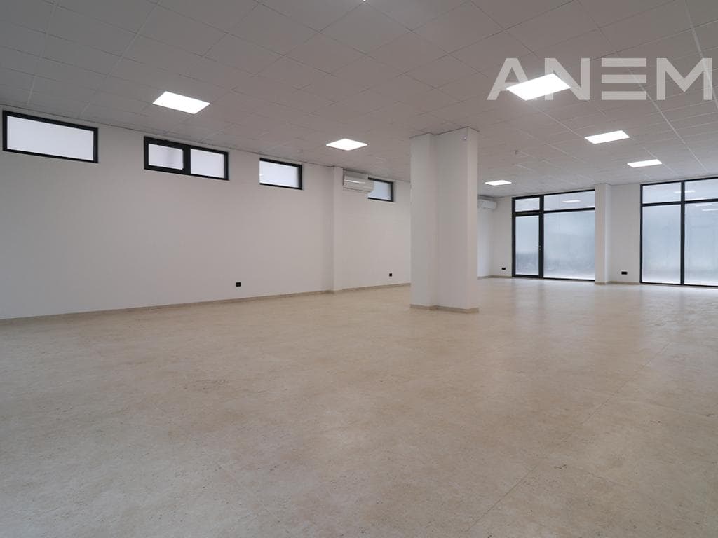 Lokal në shitje 133m² në Mati 1