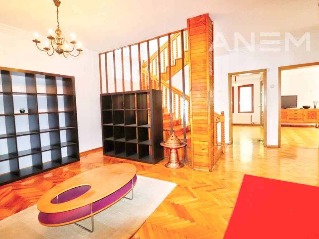 Shtëpi në shitje 350m2 në Velani 3