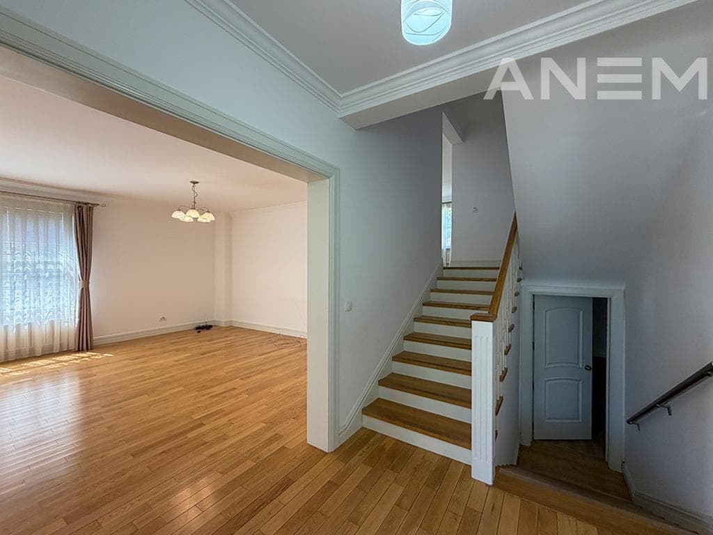 Shtëpi me qira 423m² në Fshatin Amerikan 3
