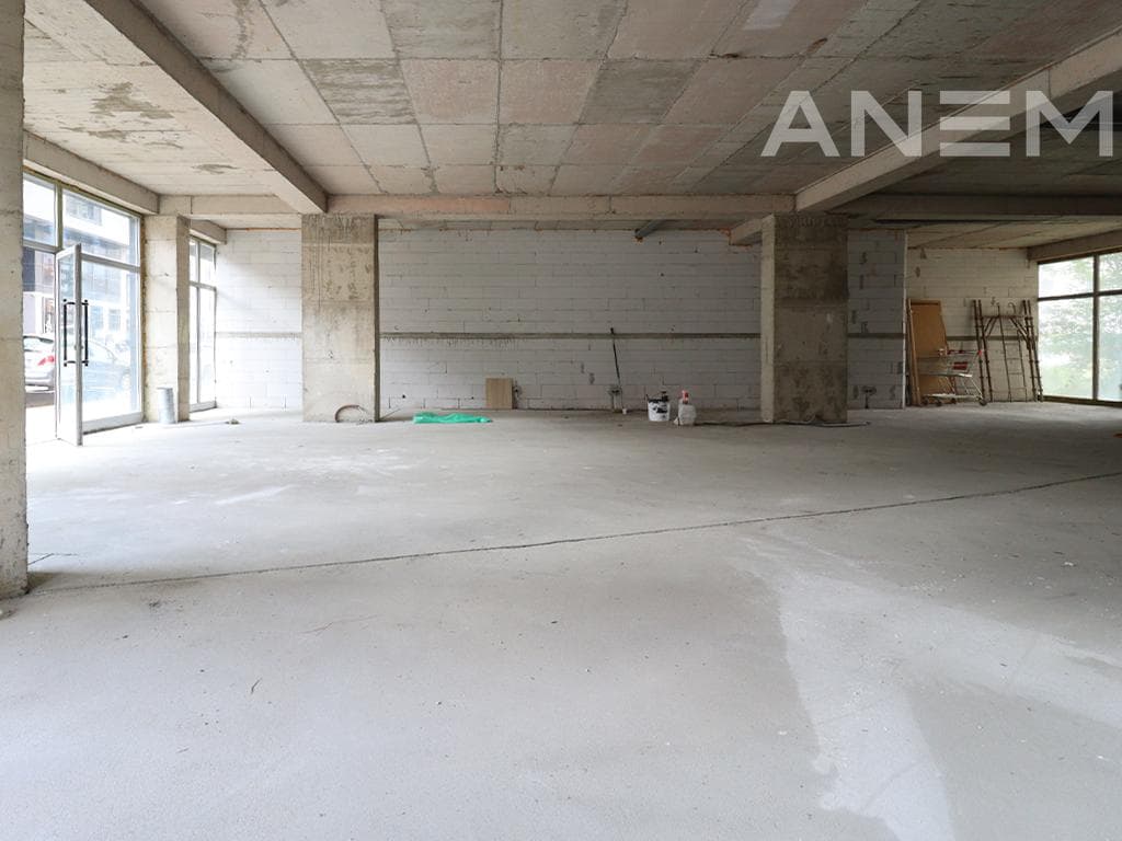 Lokal me qira 140m² + 98m² tarracë në lagjen Mati 1 3