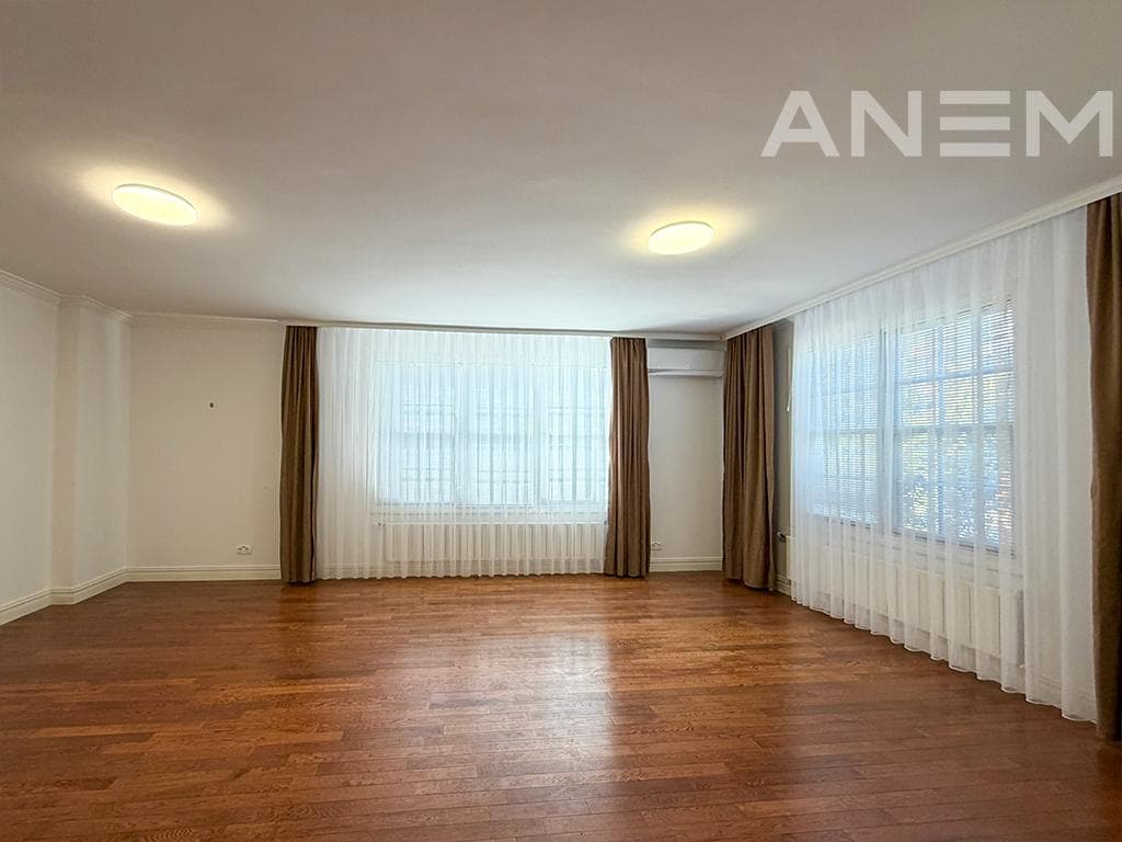 Shtëpi me qira 423m² në Fshatin Amerikan 2