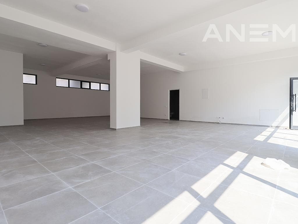 Lokal në shitje 246m² në Rrugën C 3