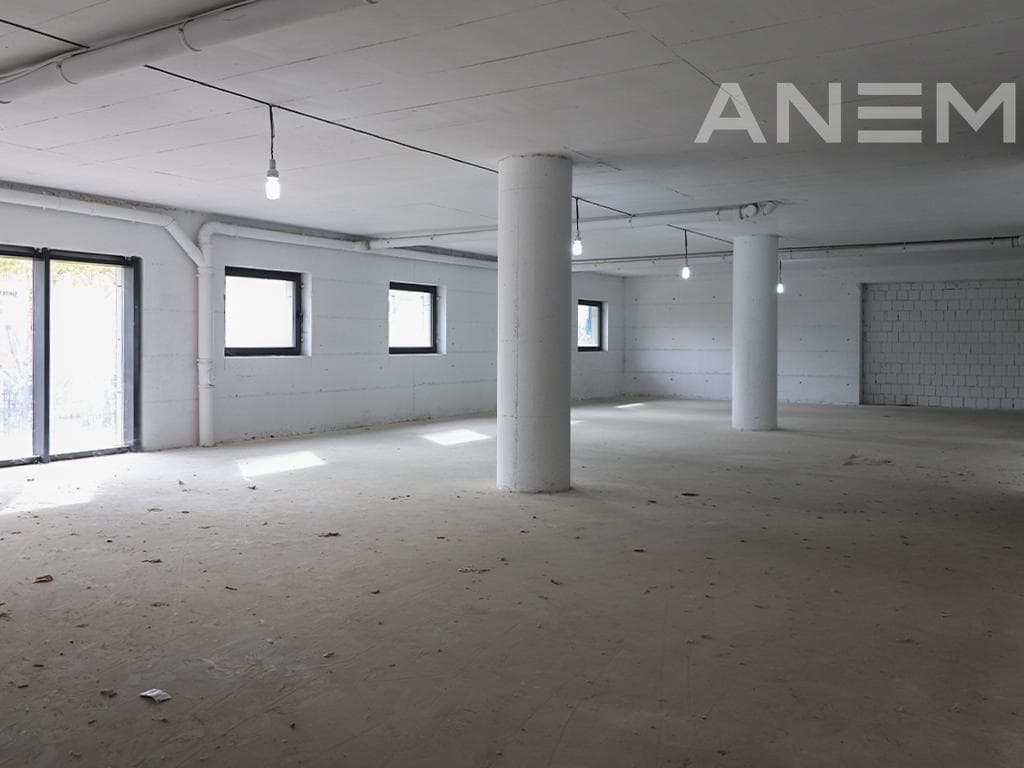Lokal në shitje 475m² në Rrugën C 2
