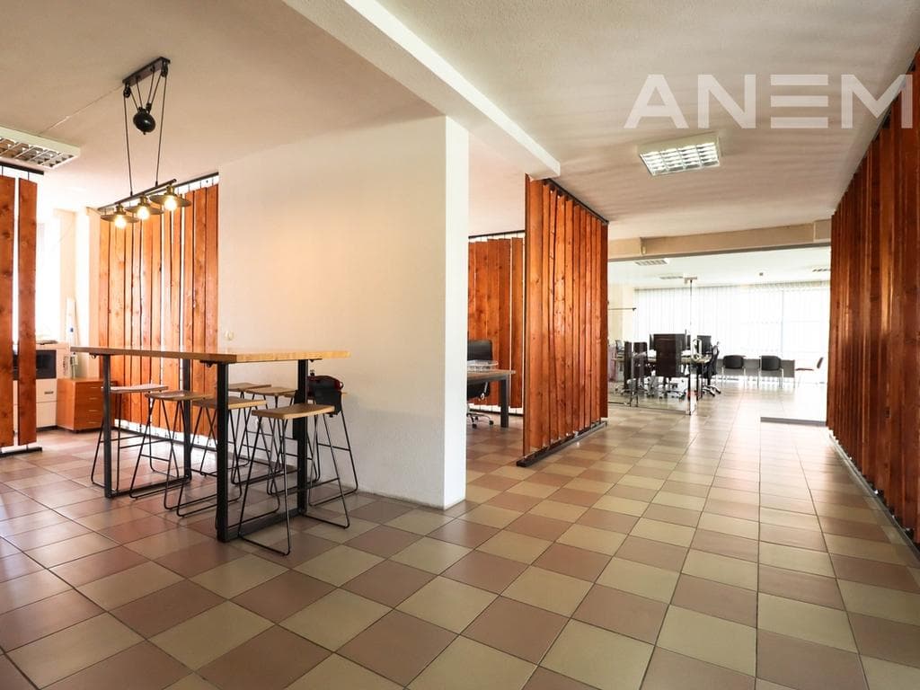 Lokal me qira 260m² në lagjen Bregu i Diellit