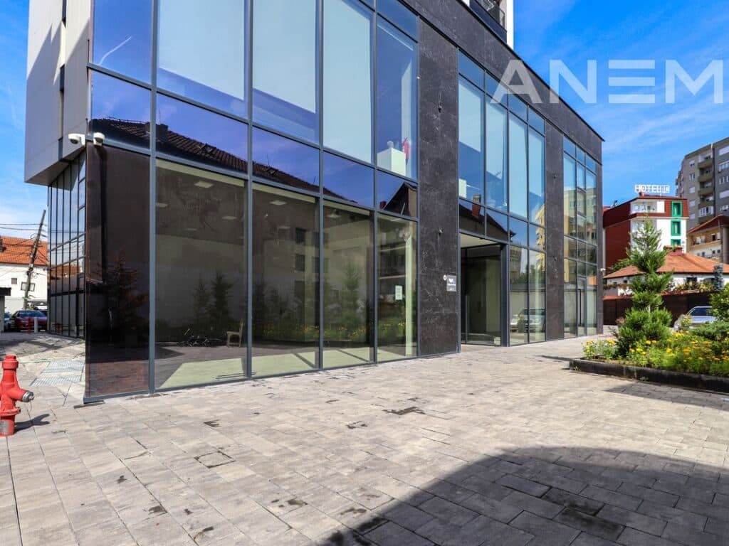 Lokal në shitje 64m² në Lagjen Tophane 1
