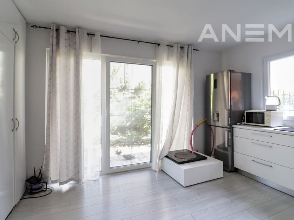Zyre me qira me 2 hapësira pune në Pejton 4