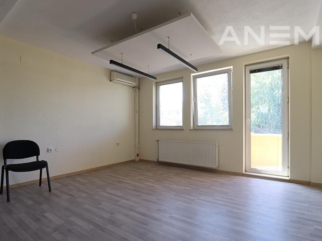 Objekt me qira 1300m² në Mahallën e Muhaxherëve 4