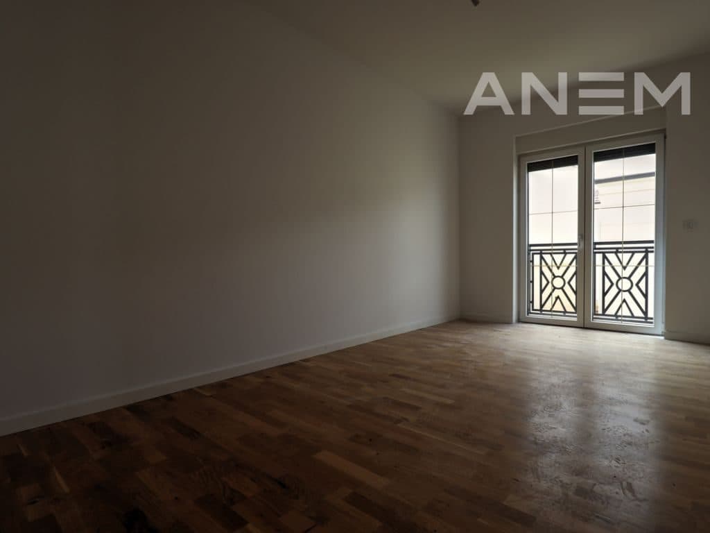 Shtëpi me qira me 3 dhoma gjumi në Royal Green Residence