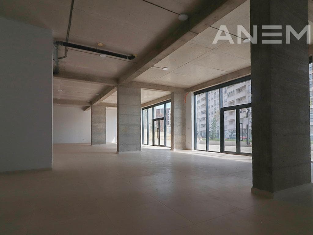 Lokal në shitje 264m² në Rrugën C 3