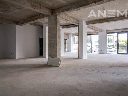 Lokal në shitje 300m2 në Rrugën B 4