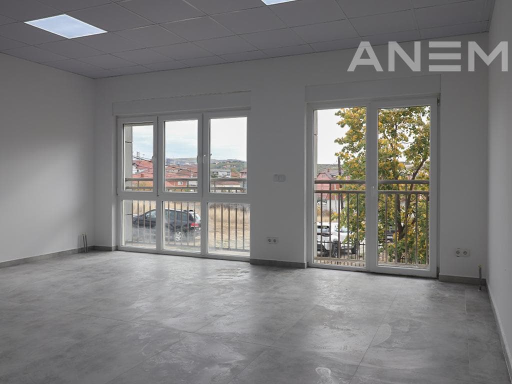 Lokal me qira me 1 hapësirë pune në Rrugën C 2