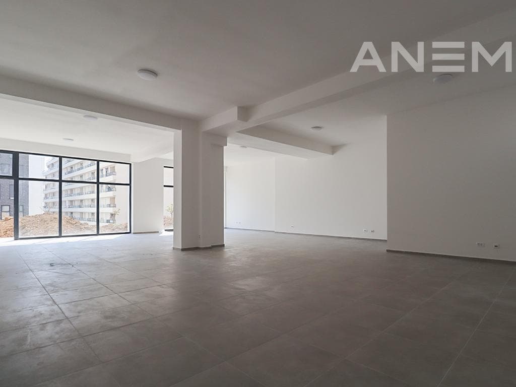 Lokal në shitje 246m² në Rrugën C 4