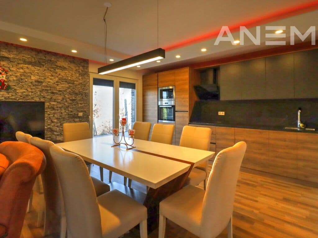 Vilë në shitje 200m² në Makresh