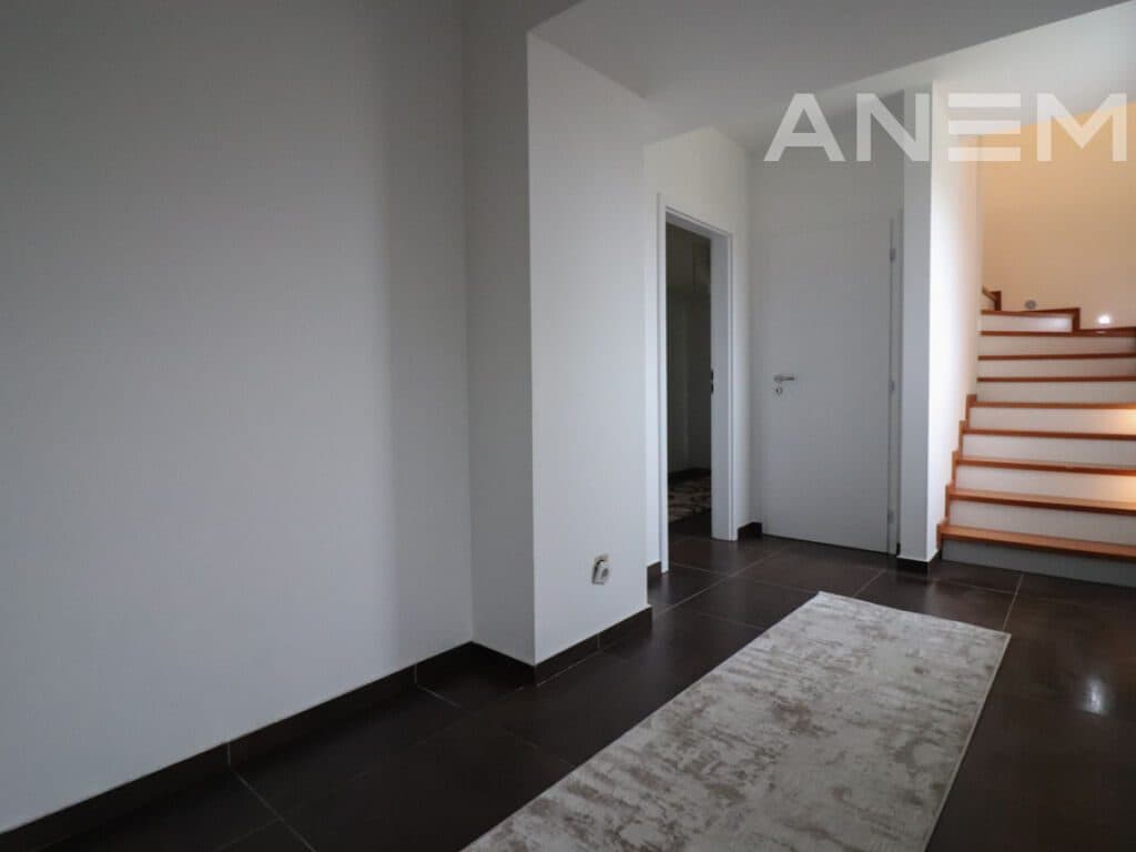 Shtëpi me qira 174m² në Marigona Residence 4