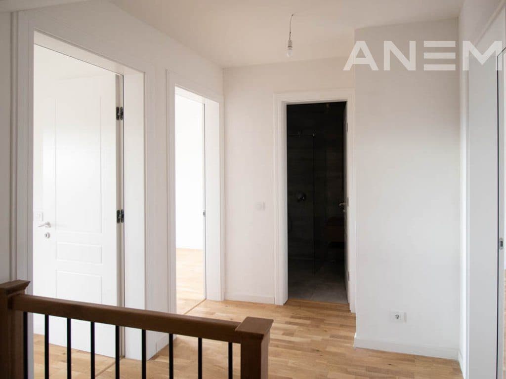 Shtëpi me qira me 3 dhoma gjumi në lagjen Royal Green Residence