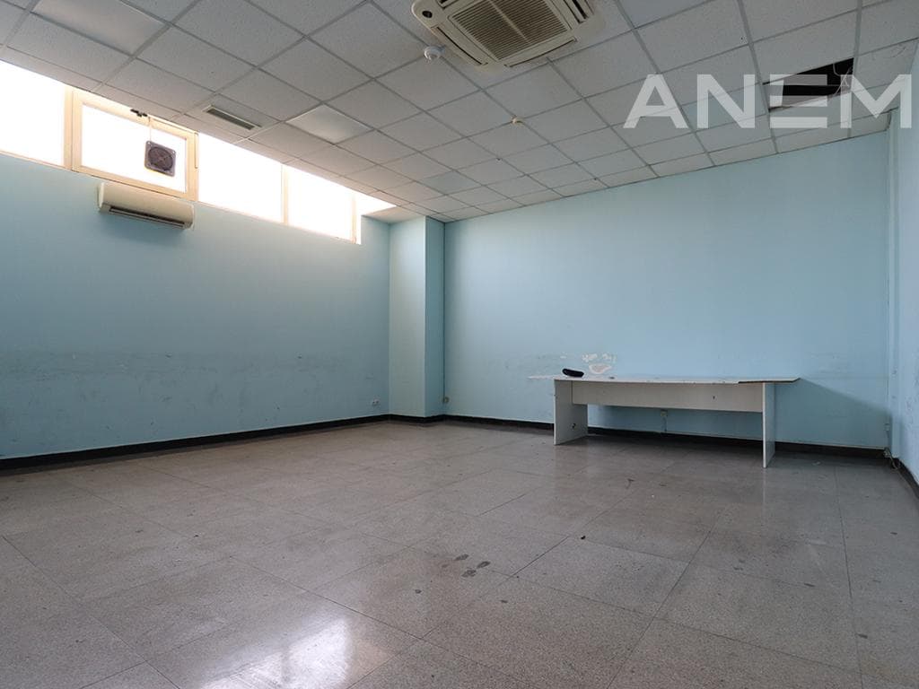 Objekt me qira 1000m² në Qendër 3