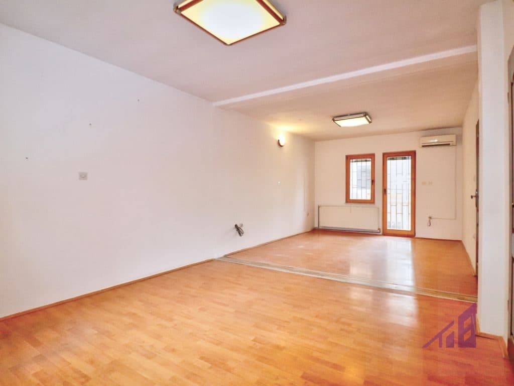 Shtëpi në shitje 239m² në lagjen Qafa