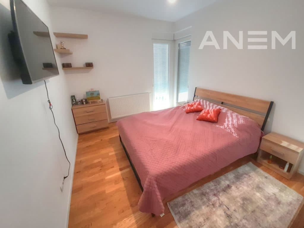 Shtëpi me qira 202m² në Lagjen Qershia