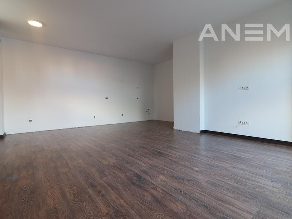 Zyre me qira me 4 hapësira pune në Rrugën C 3