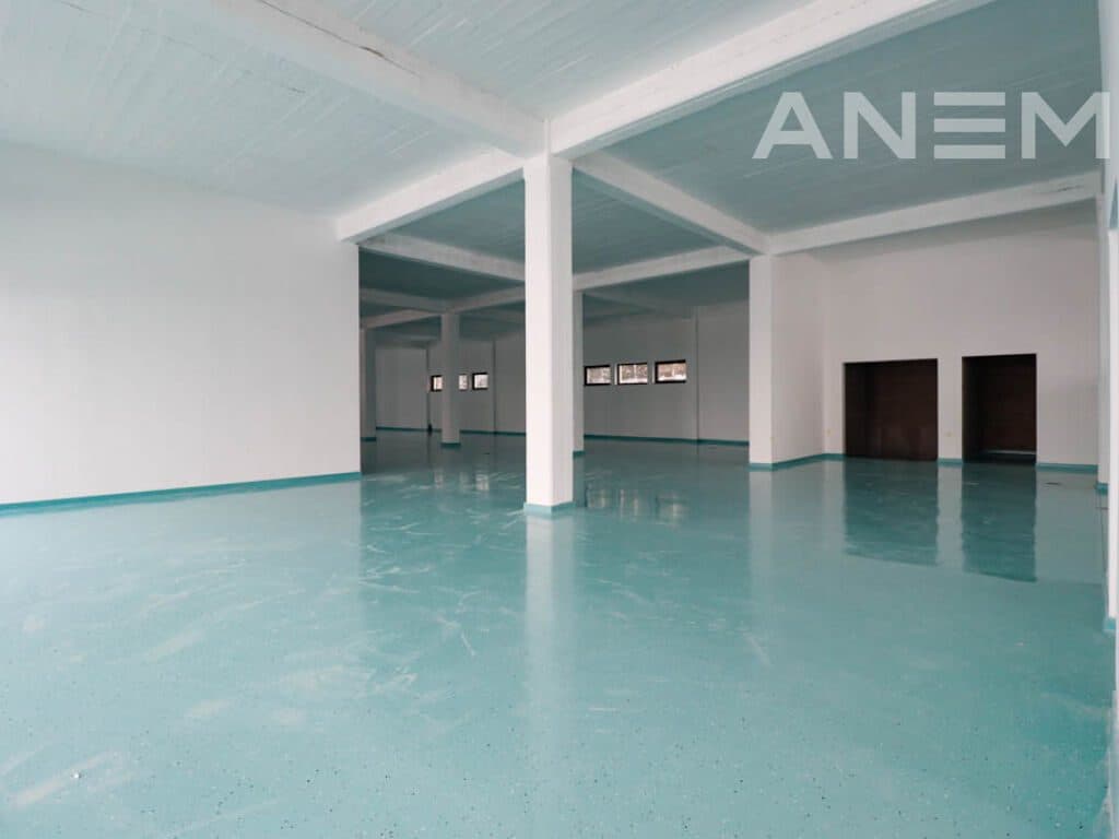 Objekt afarist me qira 1800m² në lagjen Veternik 3