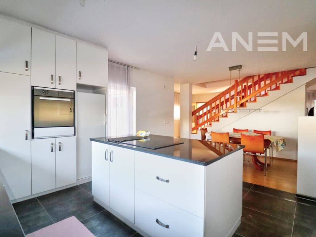 Shtëpi në shitje 748m² në Marigona 2