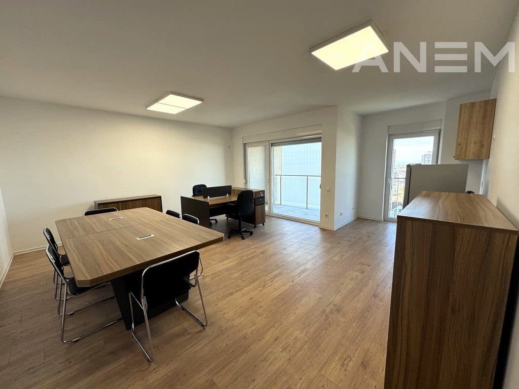 Zyre me qira me 3 hapësira pune në Veternik 4