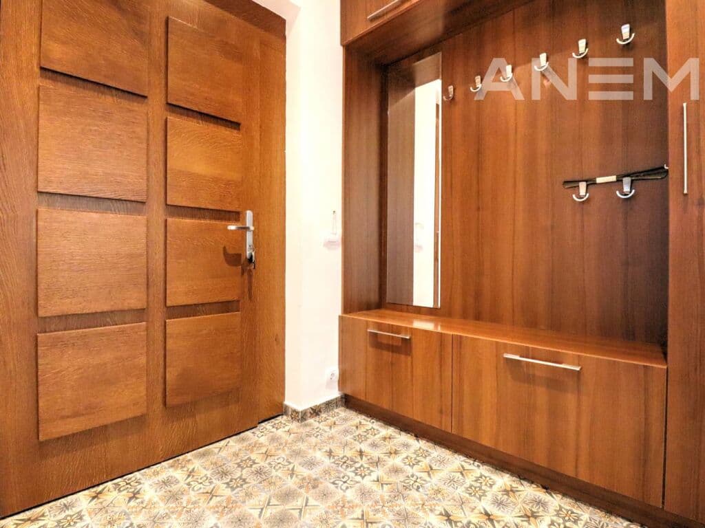 Shtëpi me qira 360m² në Marigona Residence