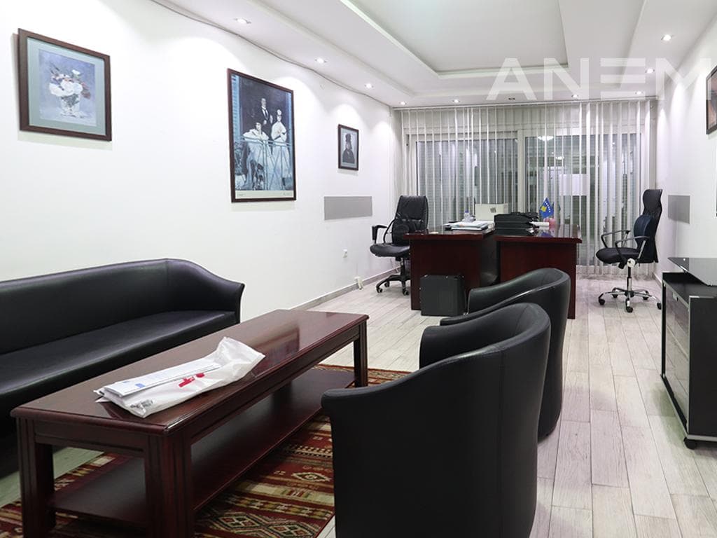 Zyre në shitje 96m² në Bregun e Diellit