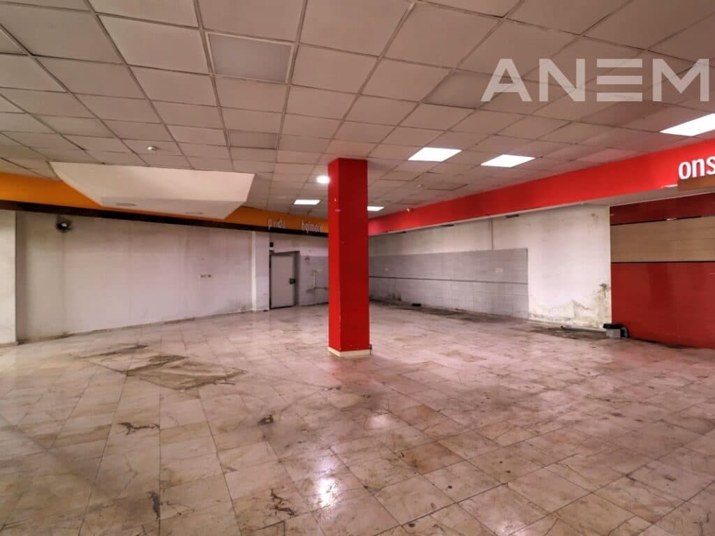 Lokal me qira 250m² në lagjen Aktash 3