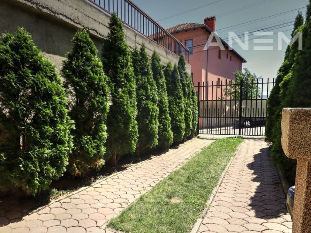 Zyre me qira 280m2 në Arbëri