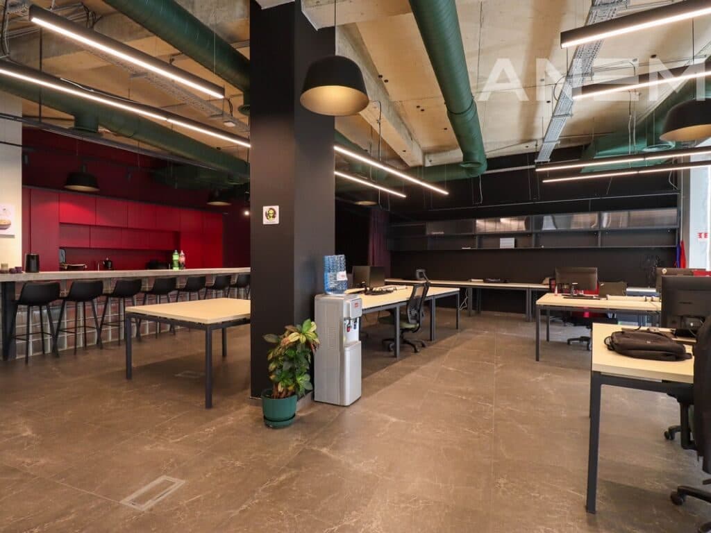 Zyre në shitje 264.6m² në lagjen Tophane 4