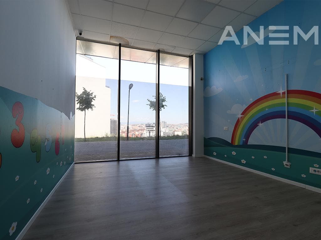 Lokal me qira me 5 hapësira pune 2