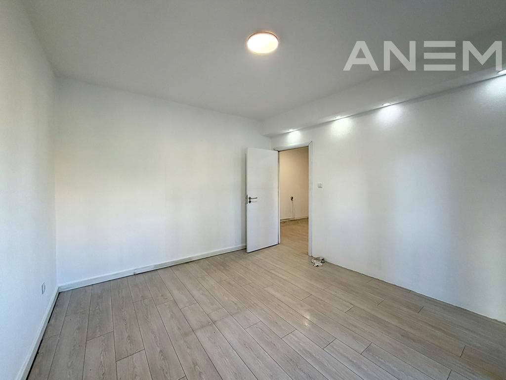 Zyre me qira me 3 hapësira pune në lagjen Ulpiana 4