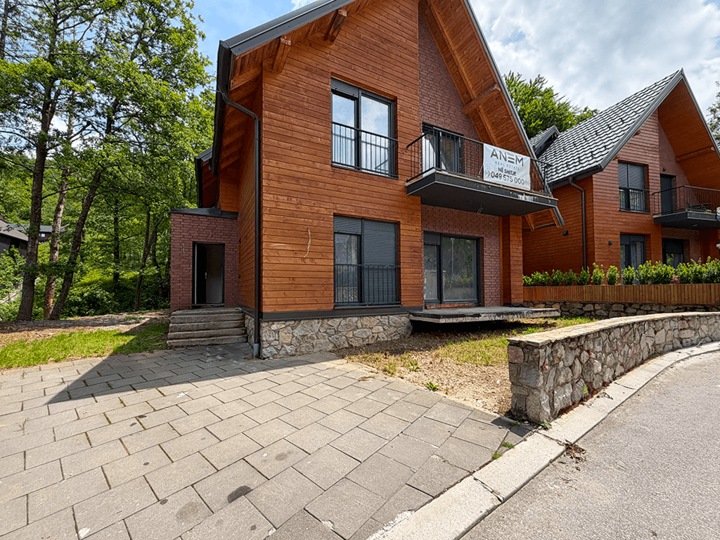 Vilë në shitje 177m² në Brezovicë