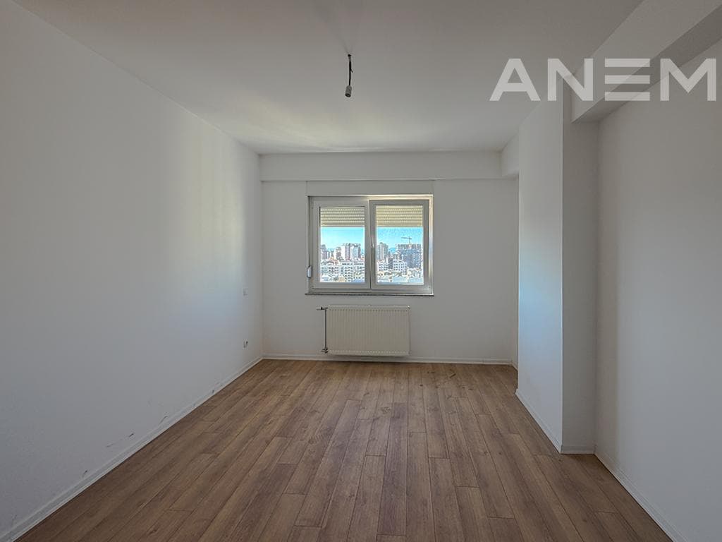 Zyre me qira 313m² në lagjen Mati 1 4