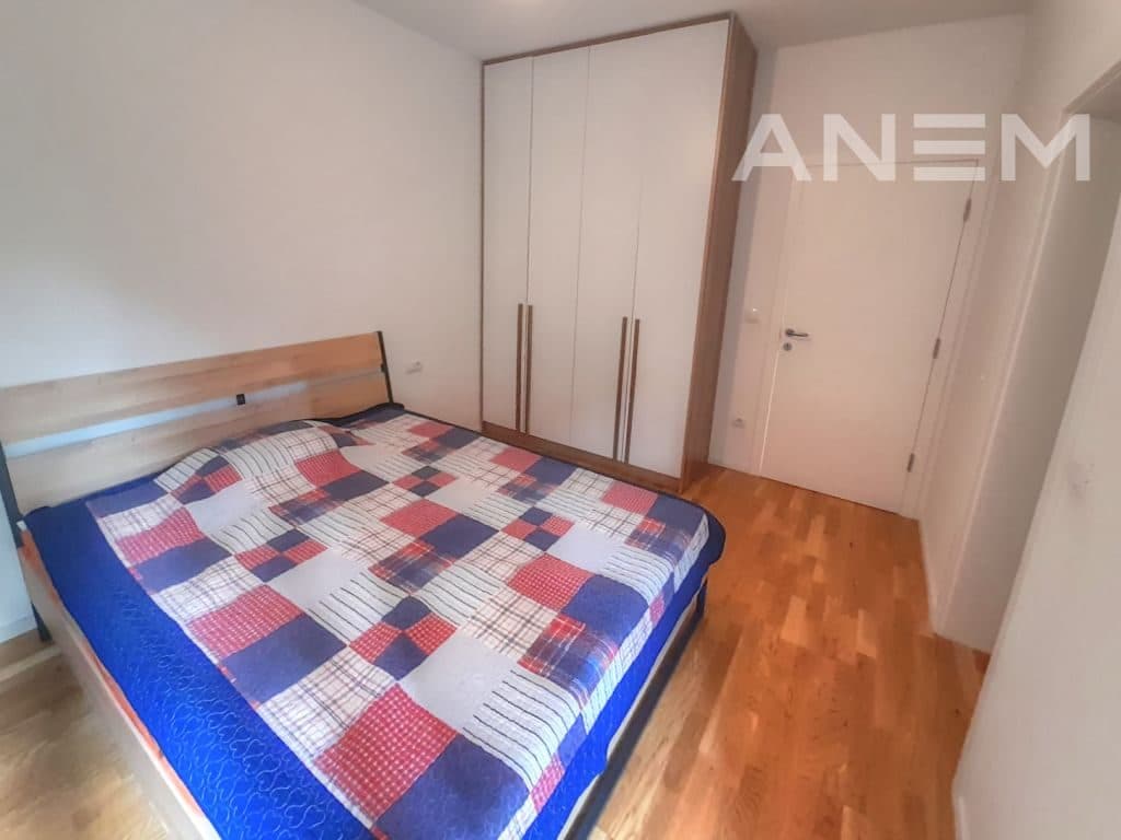 Shtëpi me qira 202m² në Lagjen Qershia