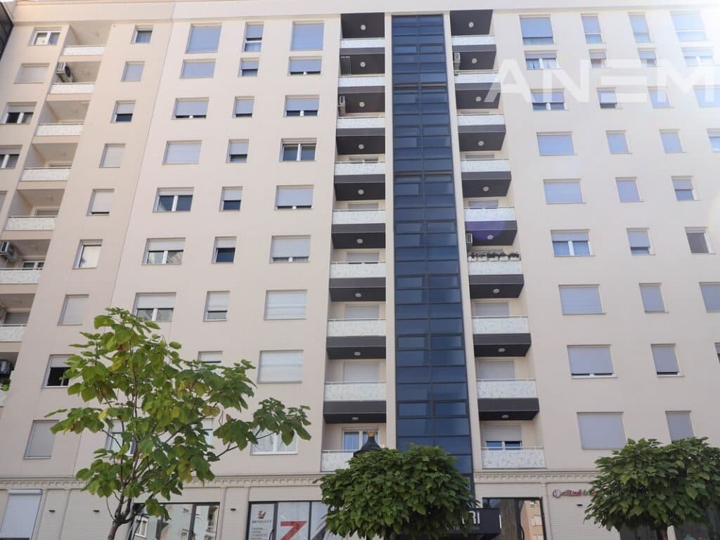 Banesë në shitje 100m² në lagjen Mati 1